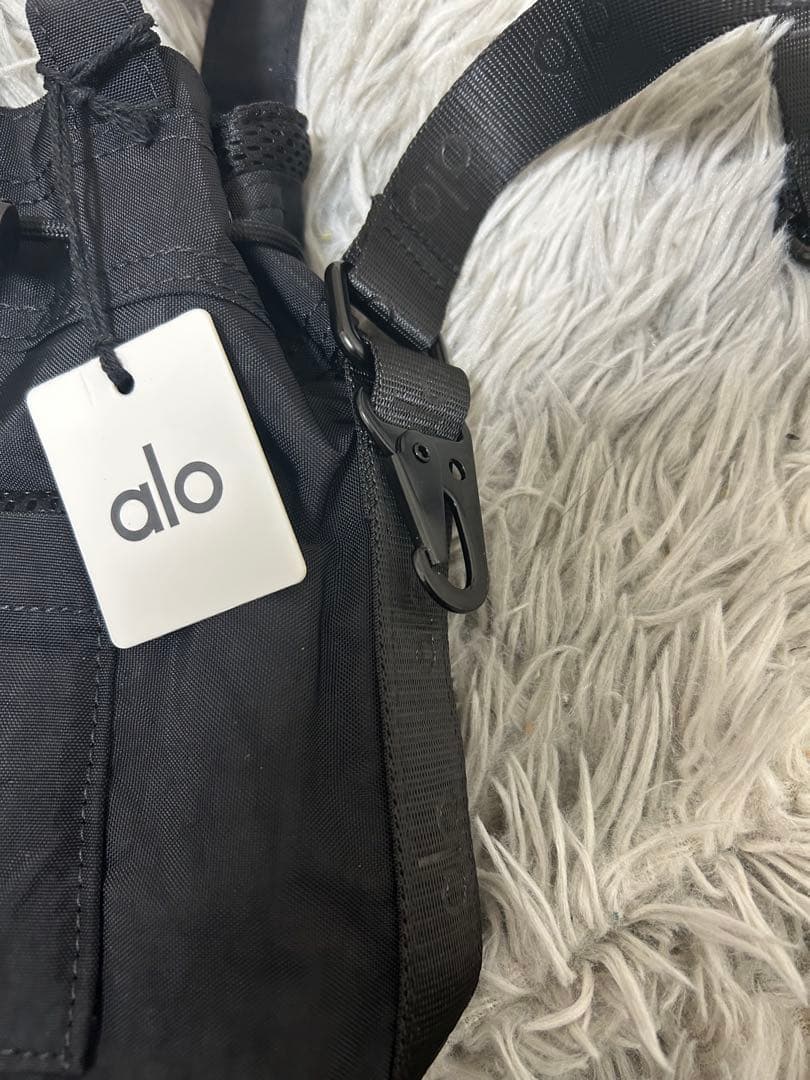 ALO Yoga クロスボディバケットバッグ　ブラック