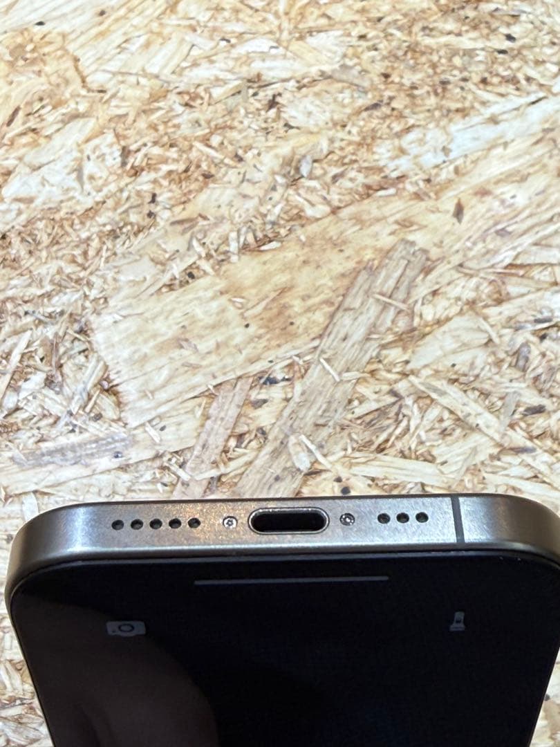 携帯電話本体 iPhone 15 pro 256gb