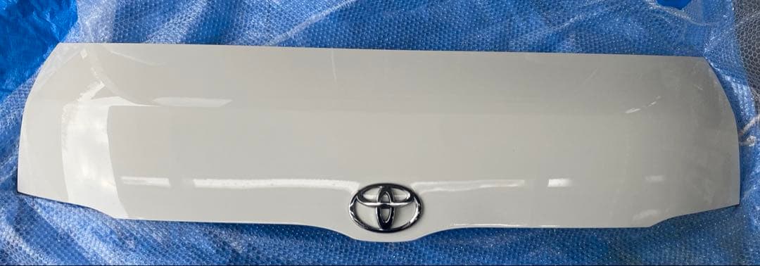 200系ハイエース 純正ボンネット 058ホワイト