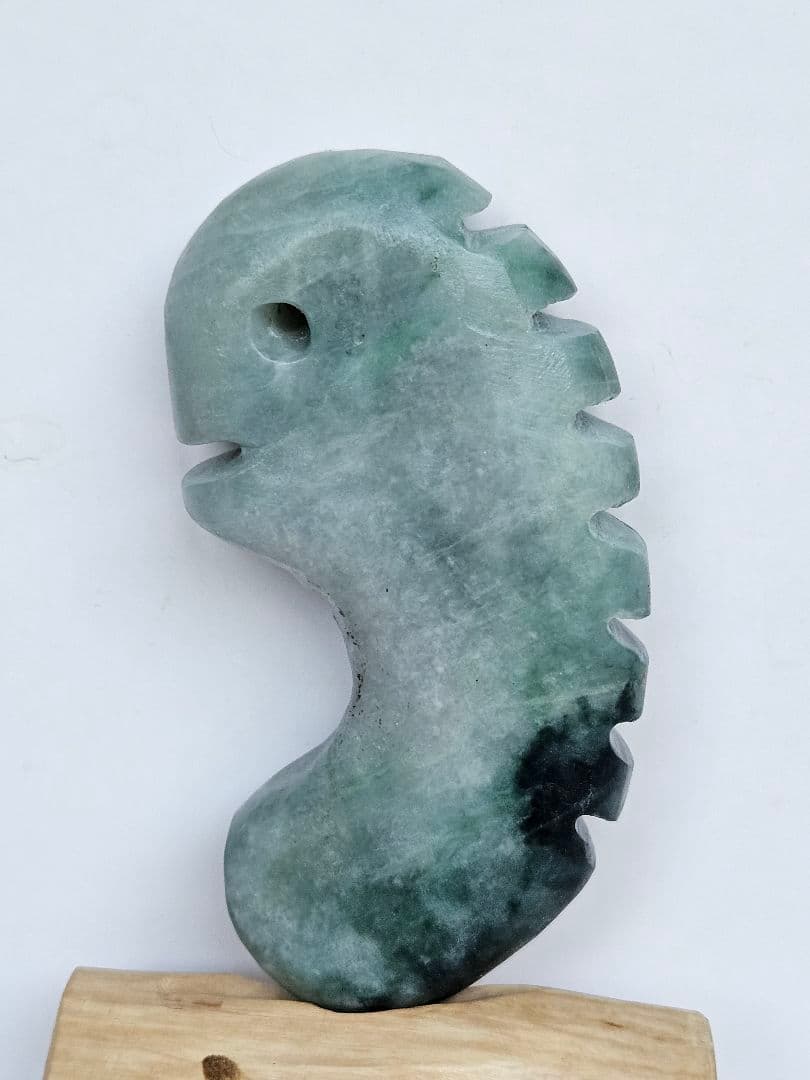 超特大 獣型 薙鎌 翡翠勾玉　　☆28,000円☆