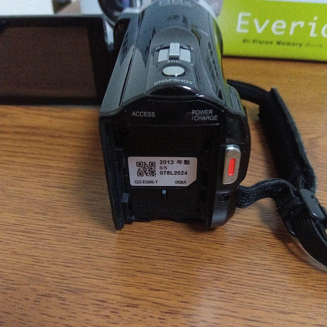 Everio JVC GZ-E565-T ビデオカメラ 本体
