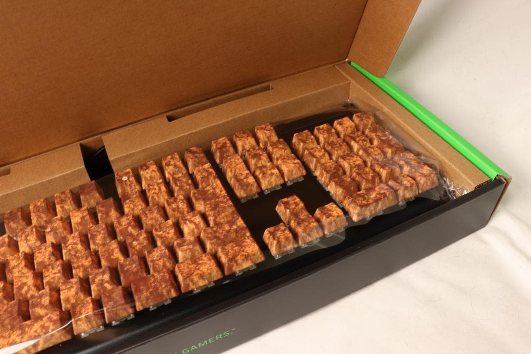 Razerゲーミングキーボード　Noodleクエスト　カップヌードル コラボ商品