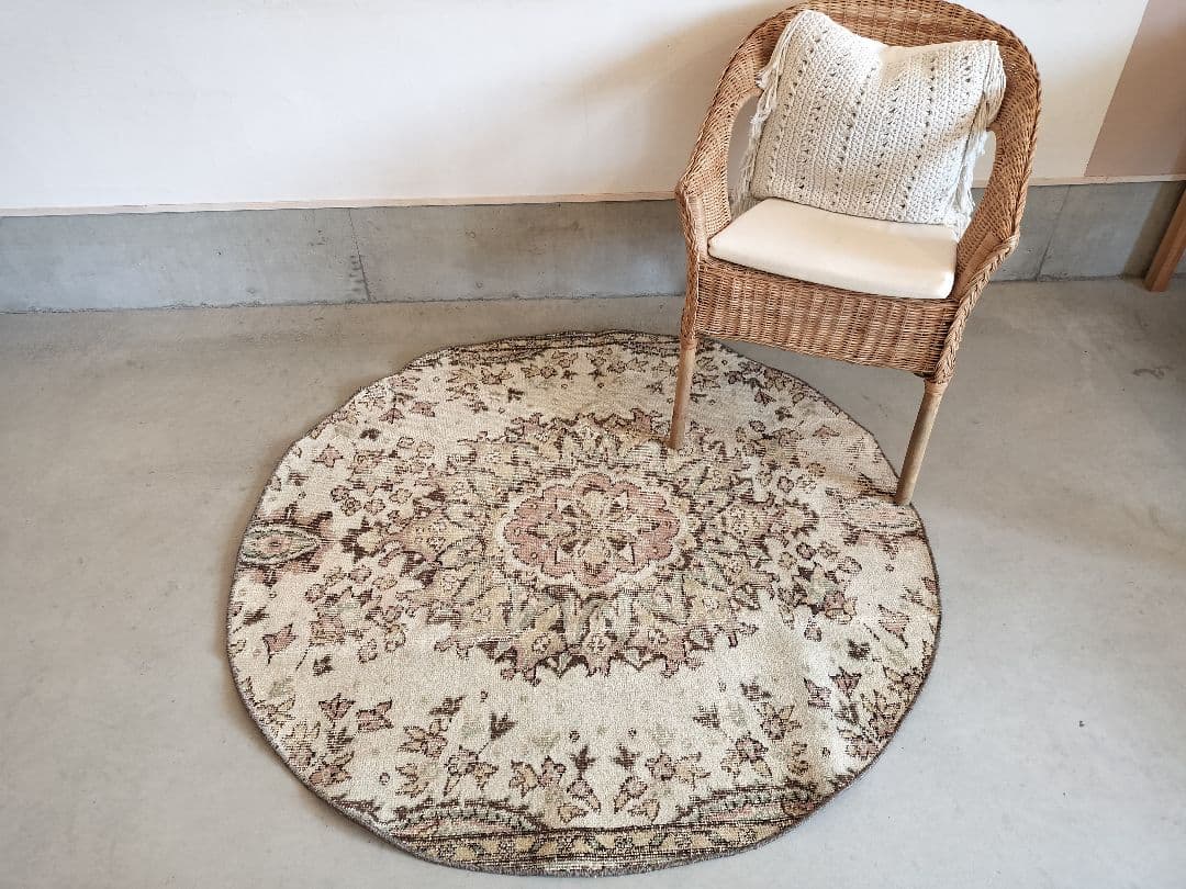 ベージュにくすみピンクと水色　サークルラグ　No.620