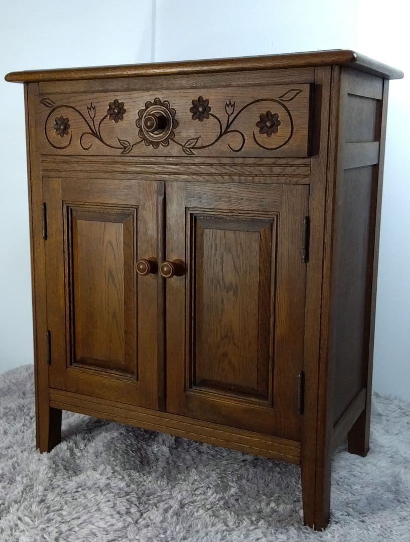 ヴィンテージ ナラ無垢材　花柄キャビネット 北海道旭川 勇峰工芸