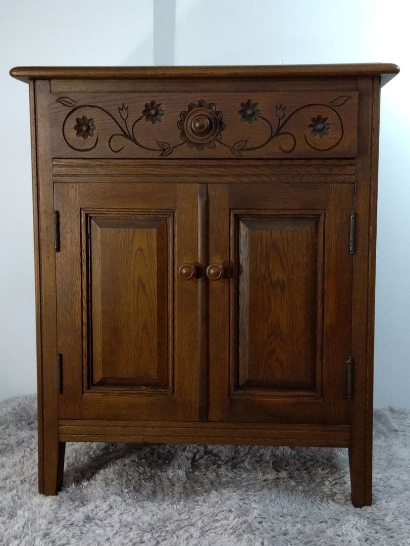 ヴィンテージ ナラ無垢材　花柄キャビネット 北海道旭川 勇峰工芸