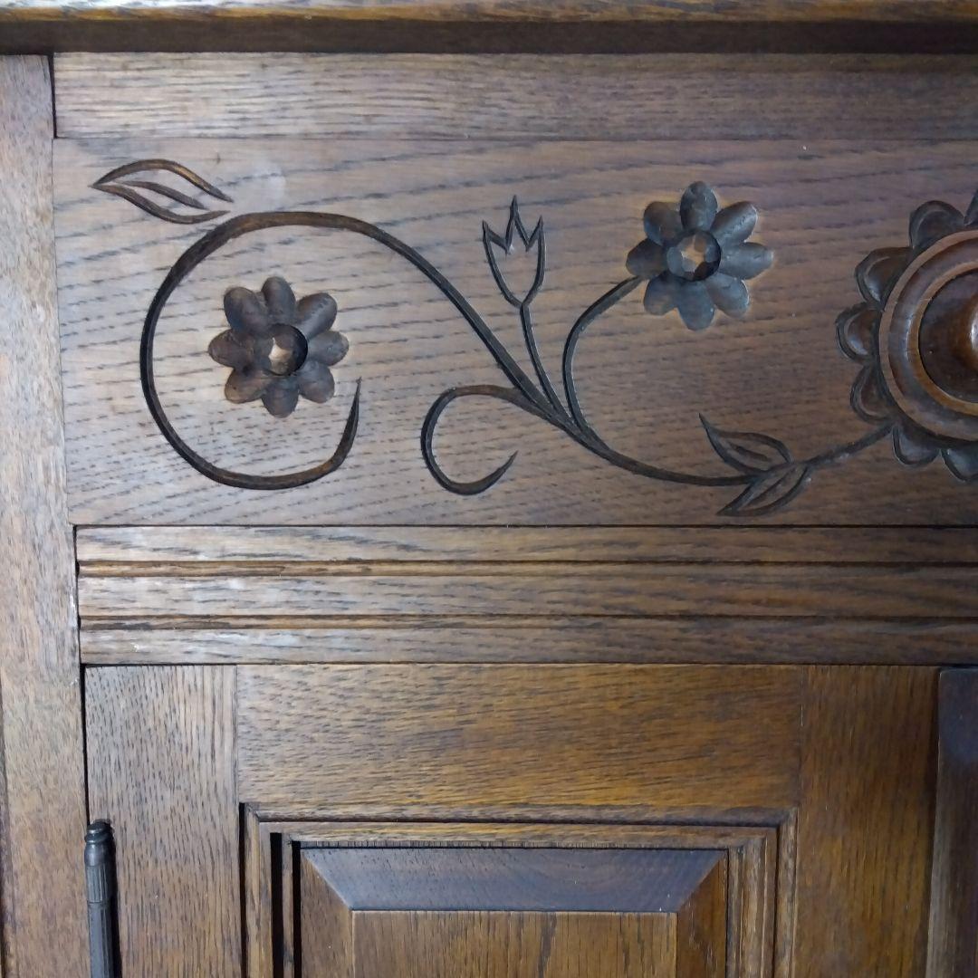 ヴィンテージ ナラ無垢材　花柄キャビネット 北海道旭川 勇峰工芸