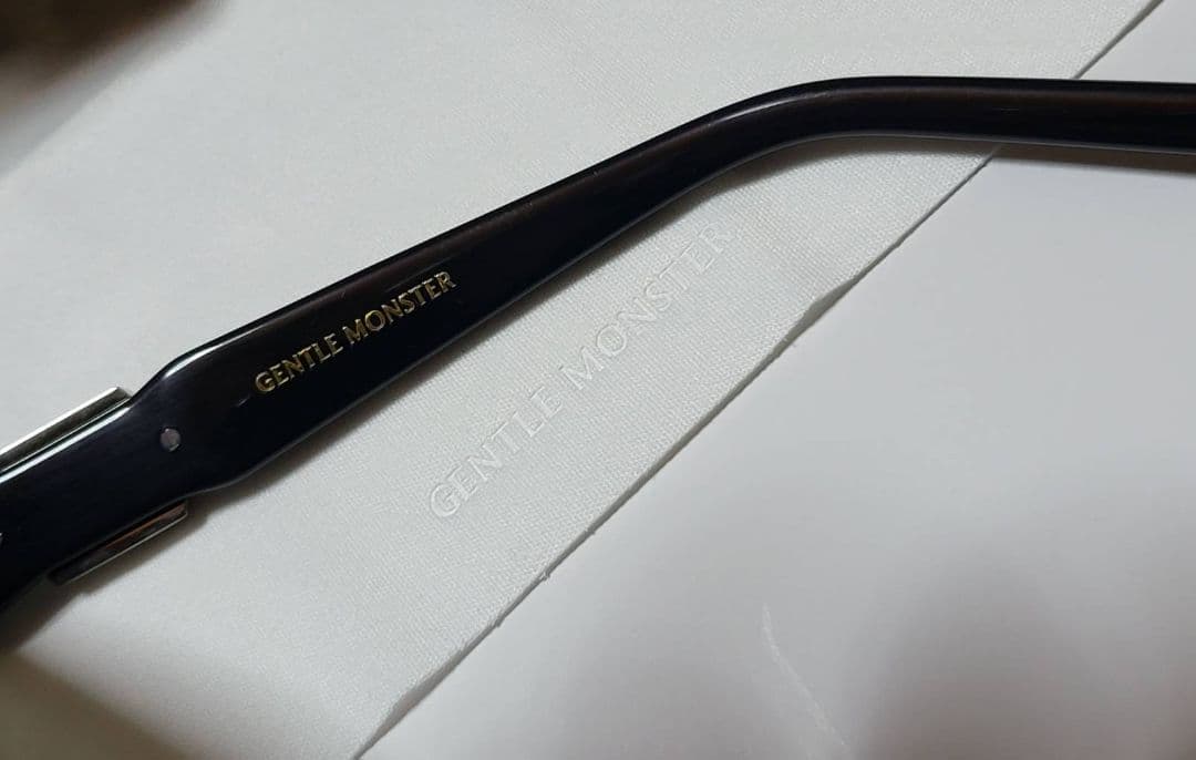 ◆GENTLE MONSTER◆サングラス　RUVY VAN　ケース付き