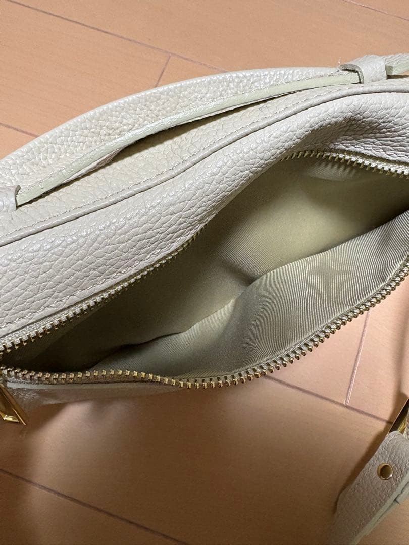 【美品】AULENTTI オウレンティ ボディバッグ