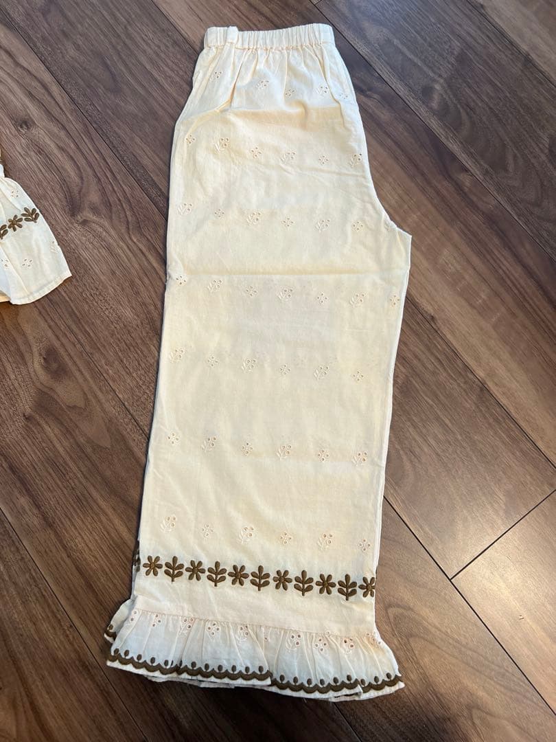 新品　Apolina Wini Trouset set milk 7-9Y