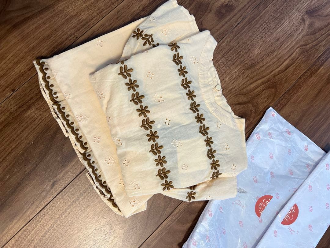 新品　Apolina Wini Trouset set milk 7-9Y