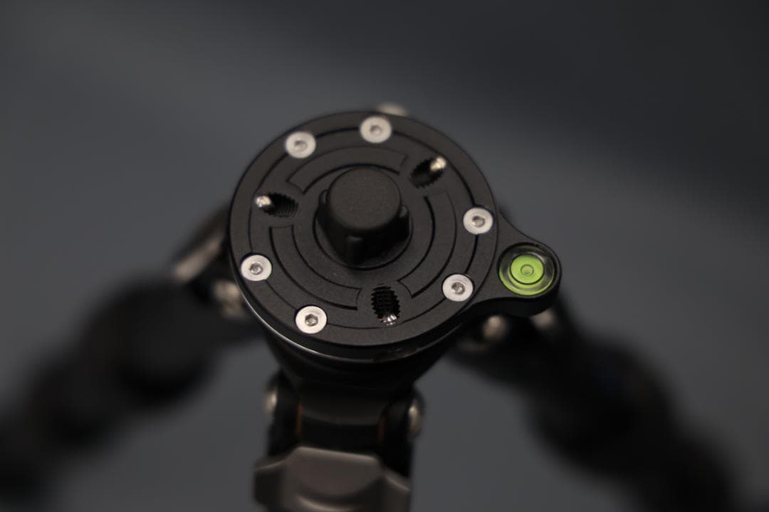 Leofoto LS-223CEX レベリングベース搭載 ３段カーボン三脚