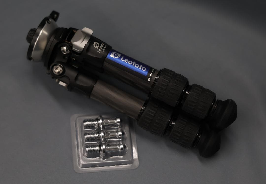 Leofoto LS-223CEX レベリングベース搭載 ３段カーボン三脚