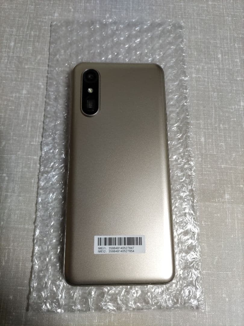 美品 らくらくスマートフォン Lite ゴールド 新品ケース、フィルム付き