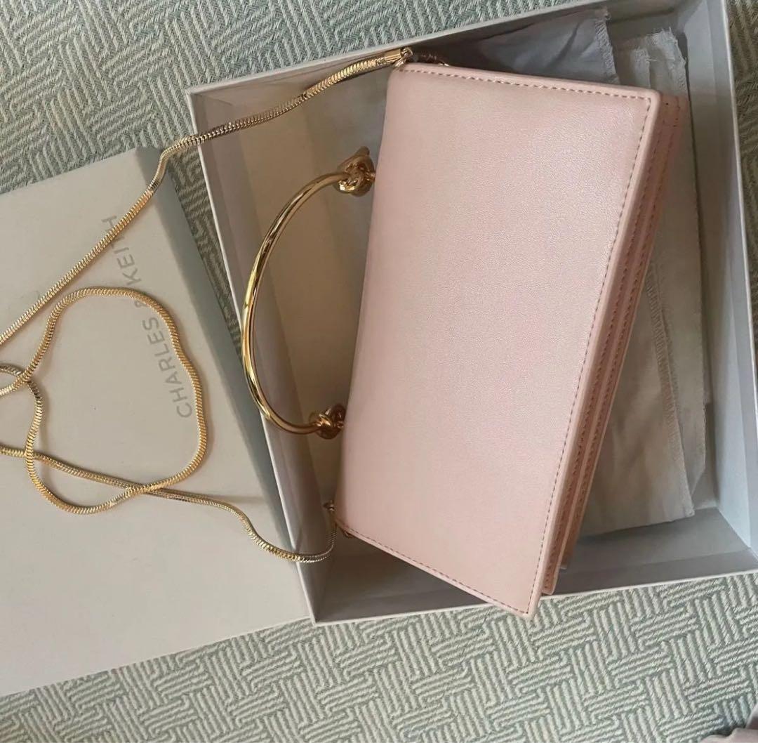 美品スカルプチュアハンドル ロングウォレット レザー チャールズアンドキース