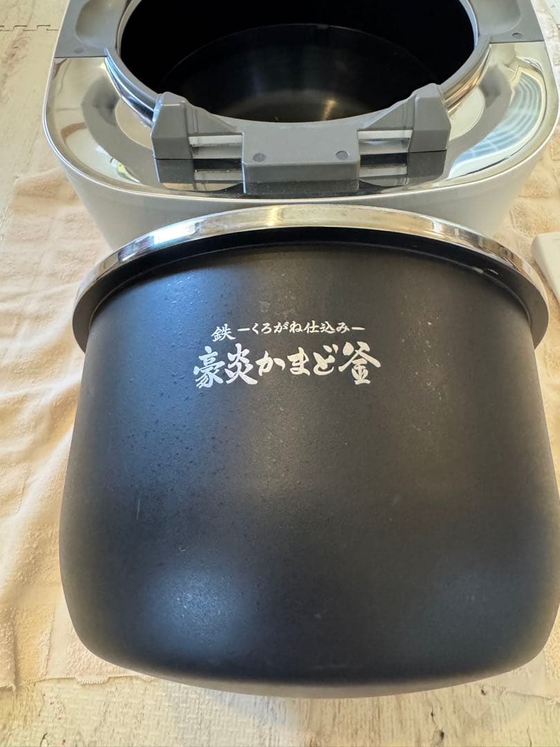 象印 炎舞炊き 炊飯器 一升炊き 24年購入 最上位機種 NW-FB18-WZ