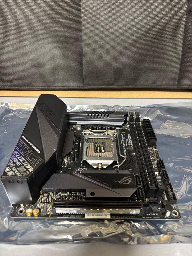 マザーボード ASUS ROG STRIX Z390-I GAMING