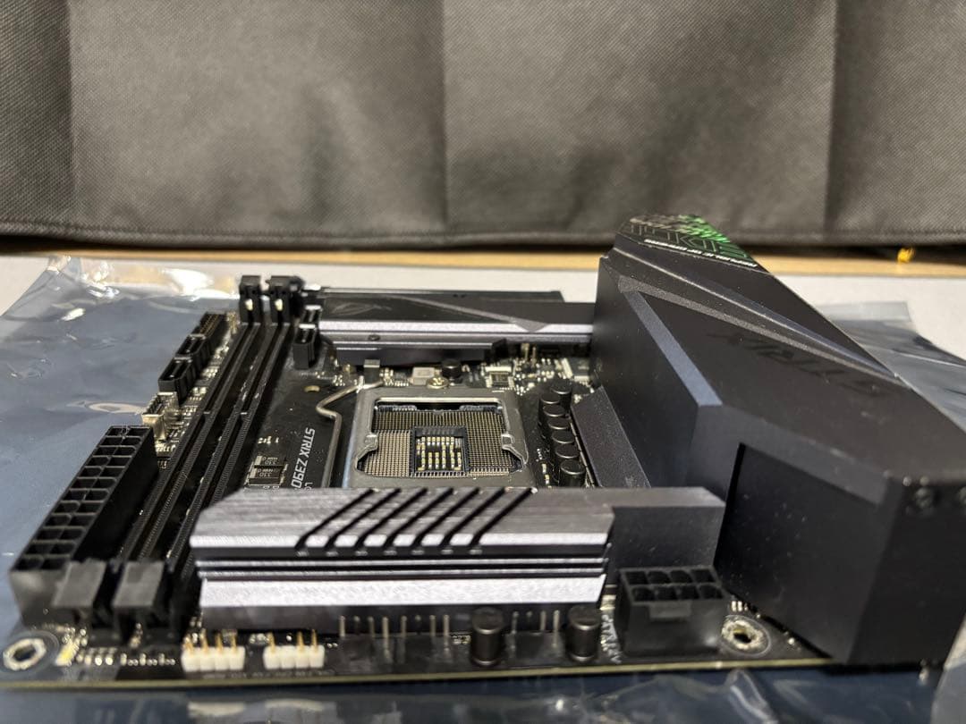 マザーボード ASUS ROG STRIX Z390-I GAMING