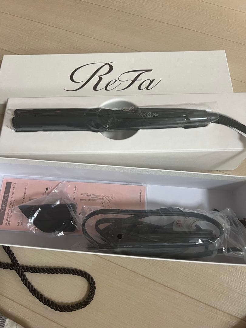 美品　付属品全てあり　2025リファ　ストレートアイロンPRO ブラック