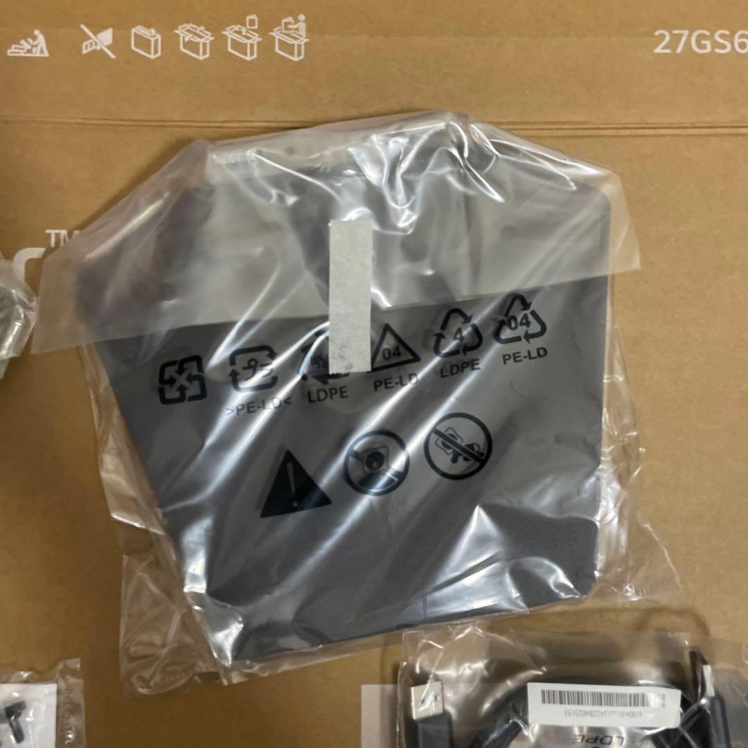 【美品】LG UltraGear 27GS60QC-B27インチ湾曲モニター