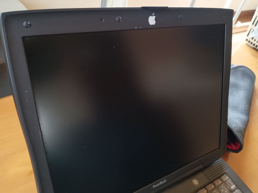 Apple MacBook 本体のみ【ジャンク】　ケース付き