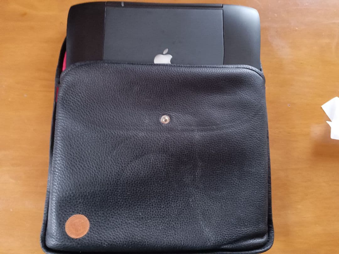 Apple MacBook 本体のみ【ジャンク】　ケース付き