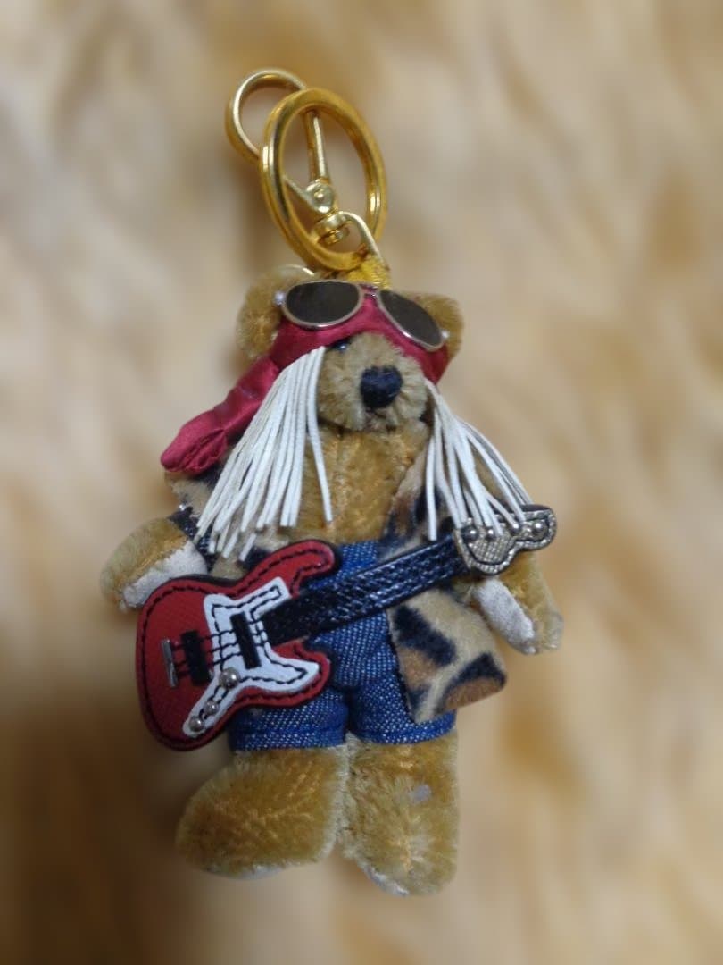 プラダ　ギターを持ったクマのチャーム