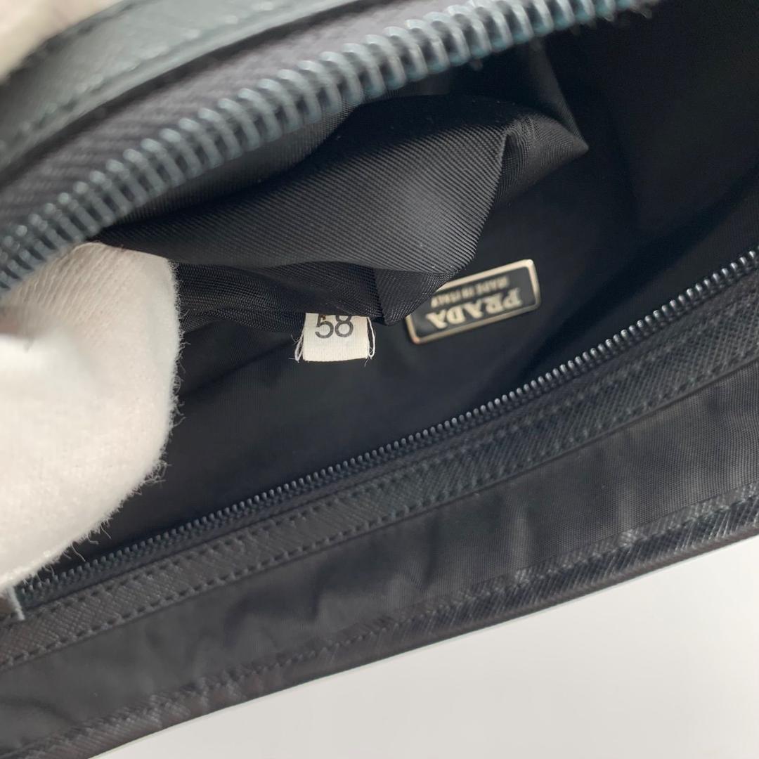 美品✨PRADA 大容量 クラッチバッグ 三角ロゴプレート テスートナイロン