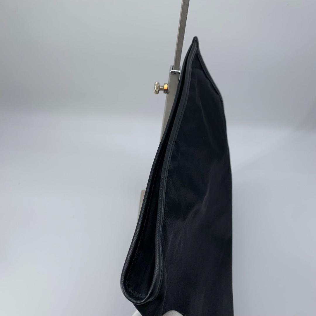 美品✨PRADA 大容量 クラッチバッグ 三角ロゴプレート テスートナイロン