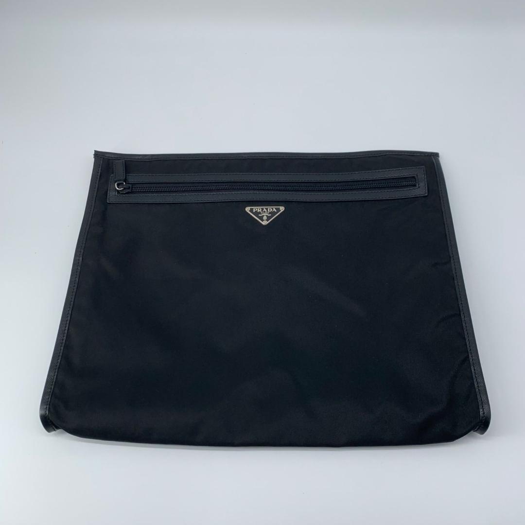 美品✨PRADA 大容量 クラッチバッグ 三角ロゴプレート テスートナイロン
