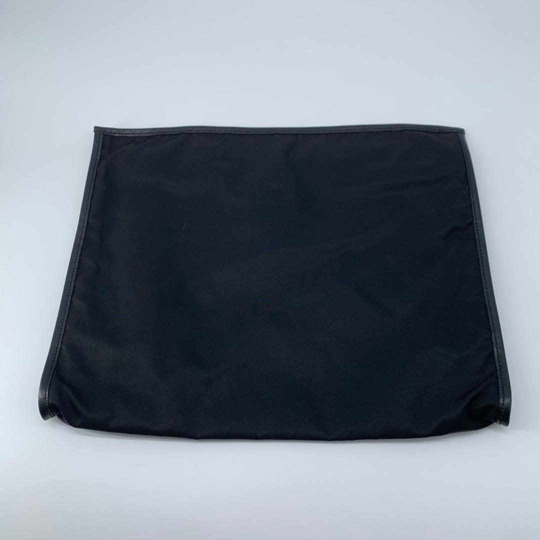 美品✨PRADA 大容量 クラッチバッグ 三角ロゴプレート テスートナイロン