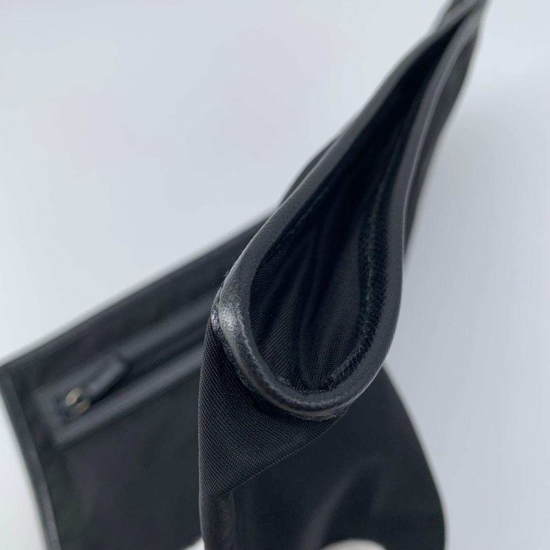 美品✨PRADA 大容量 クラッチバッグ 三角ロゴプレート テスートナイロン