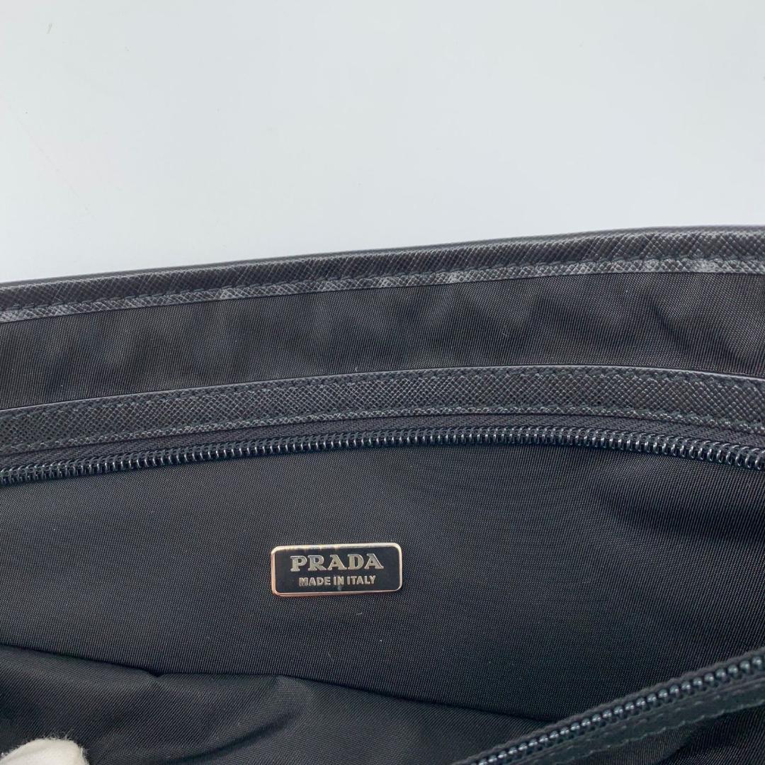 美品✨PRADA 大容量 クラッチバッグ 三角ロゴプレート テスートナイロン