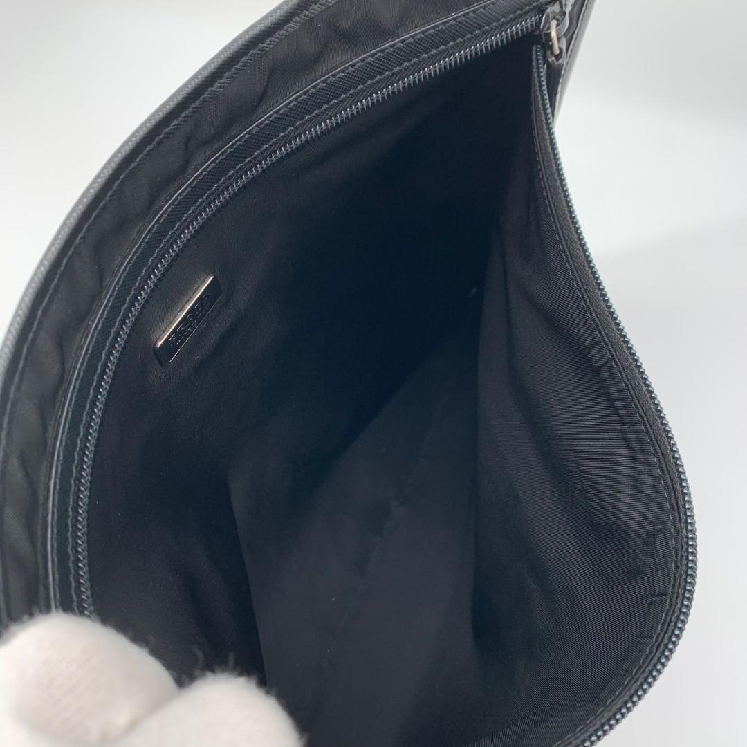 美品✨PRADA 大容量 クラッチバッグ 三角ロゴプレート テスートナイロン