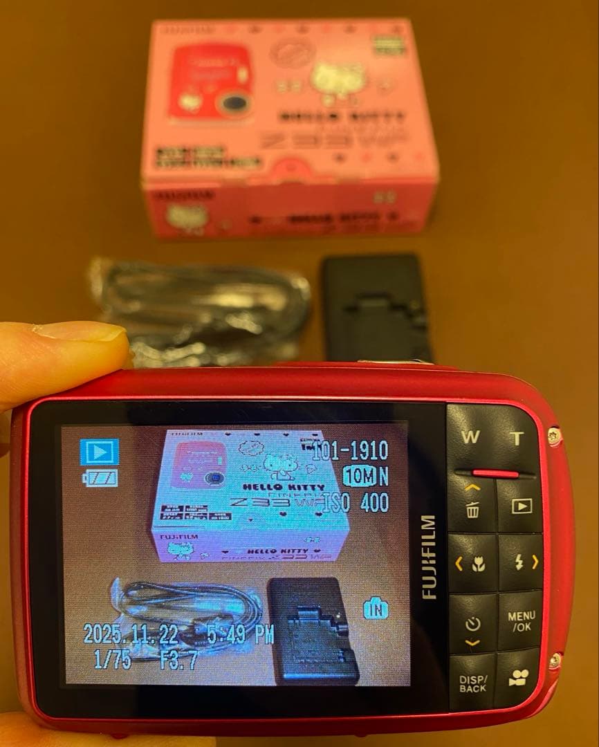 【希少美品】FUJIFILM Z33 WP ハローキティー サンリオ　動作確認済
