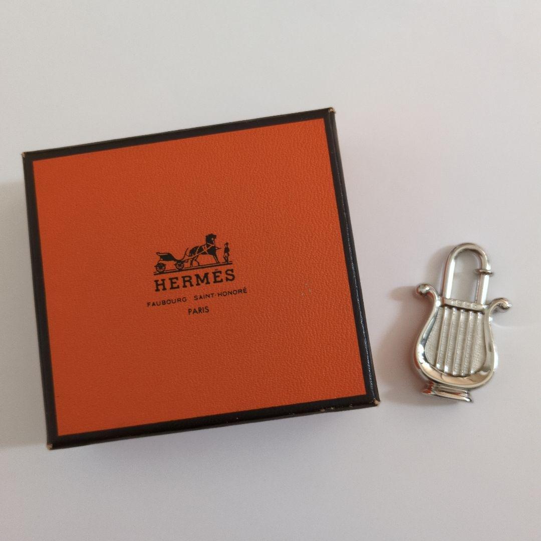 エルメス　HERMES ハープ型　カデナ　チャーム シルバー 箱付き