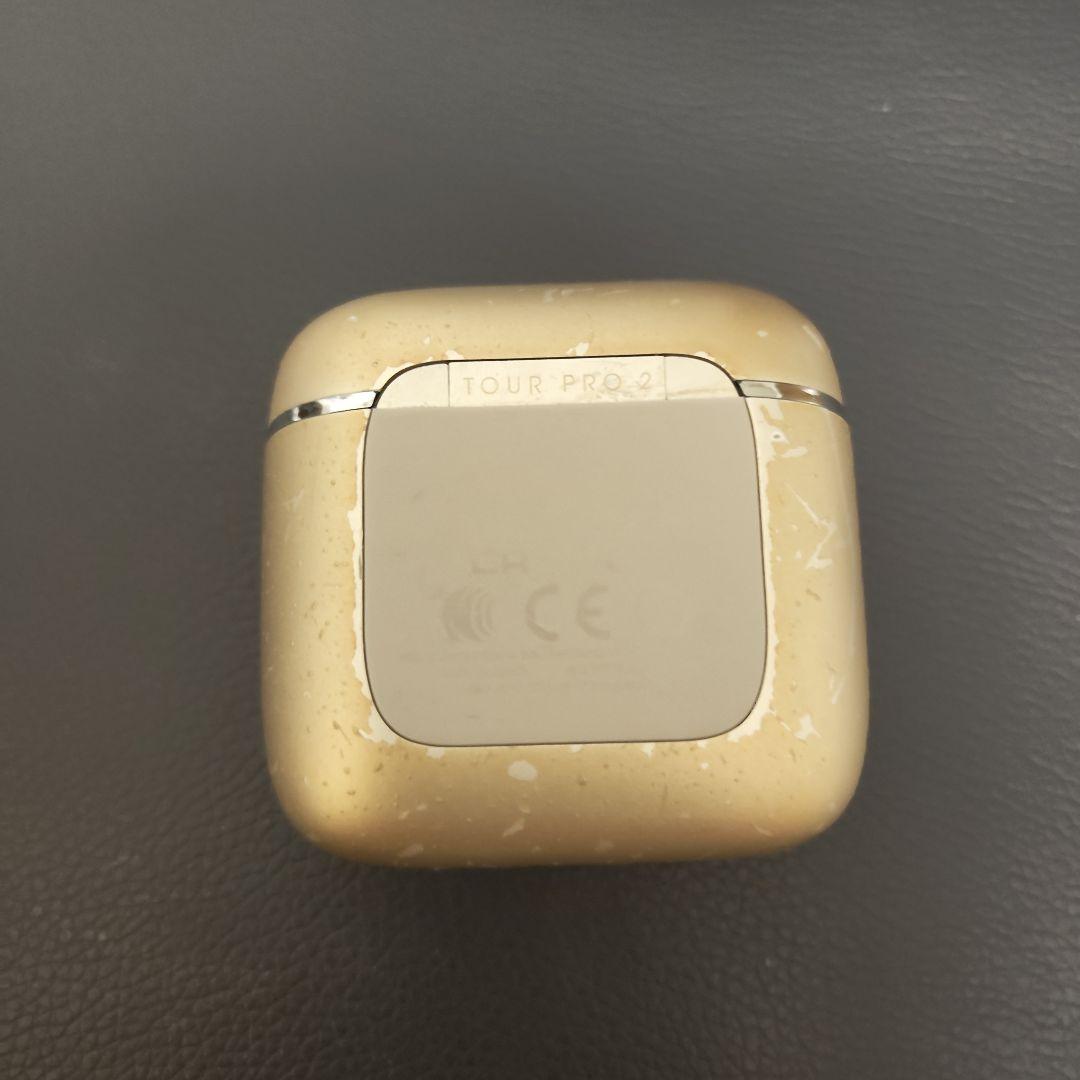 JBL TOUR PRO 2 ワイヤレスイヤホン ゴールド　本体