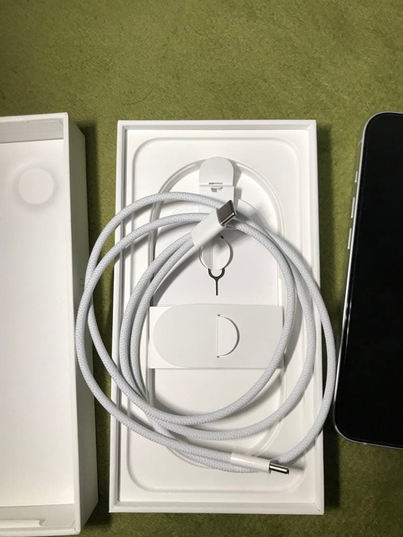 超美品！Apple iPhone16e 128GB ホワイト　エアージャケット付