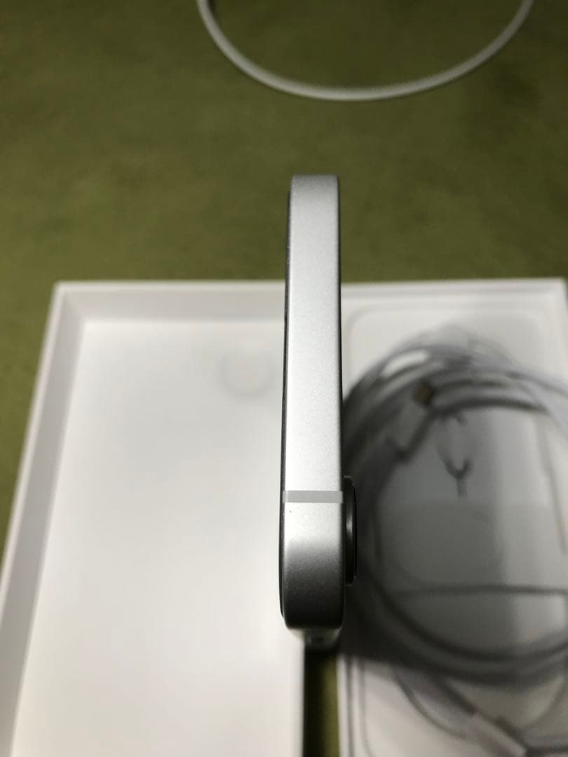 超美品！Apple iPhone16e 128GB ホワイト　エアージャケット付