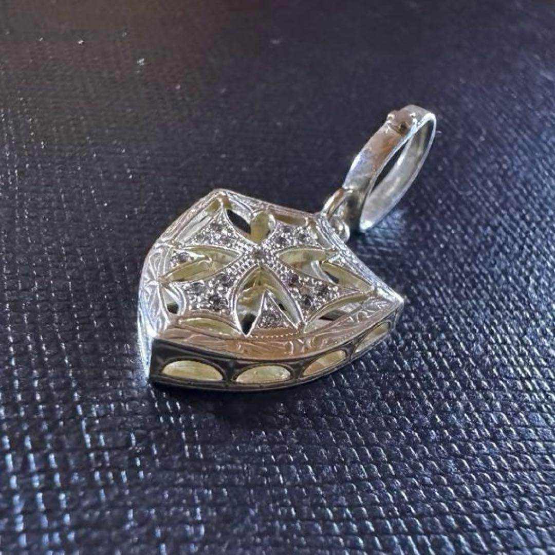 【美品】ローリーロドキン　エクストラスモールクロスシールドペンダント