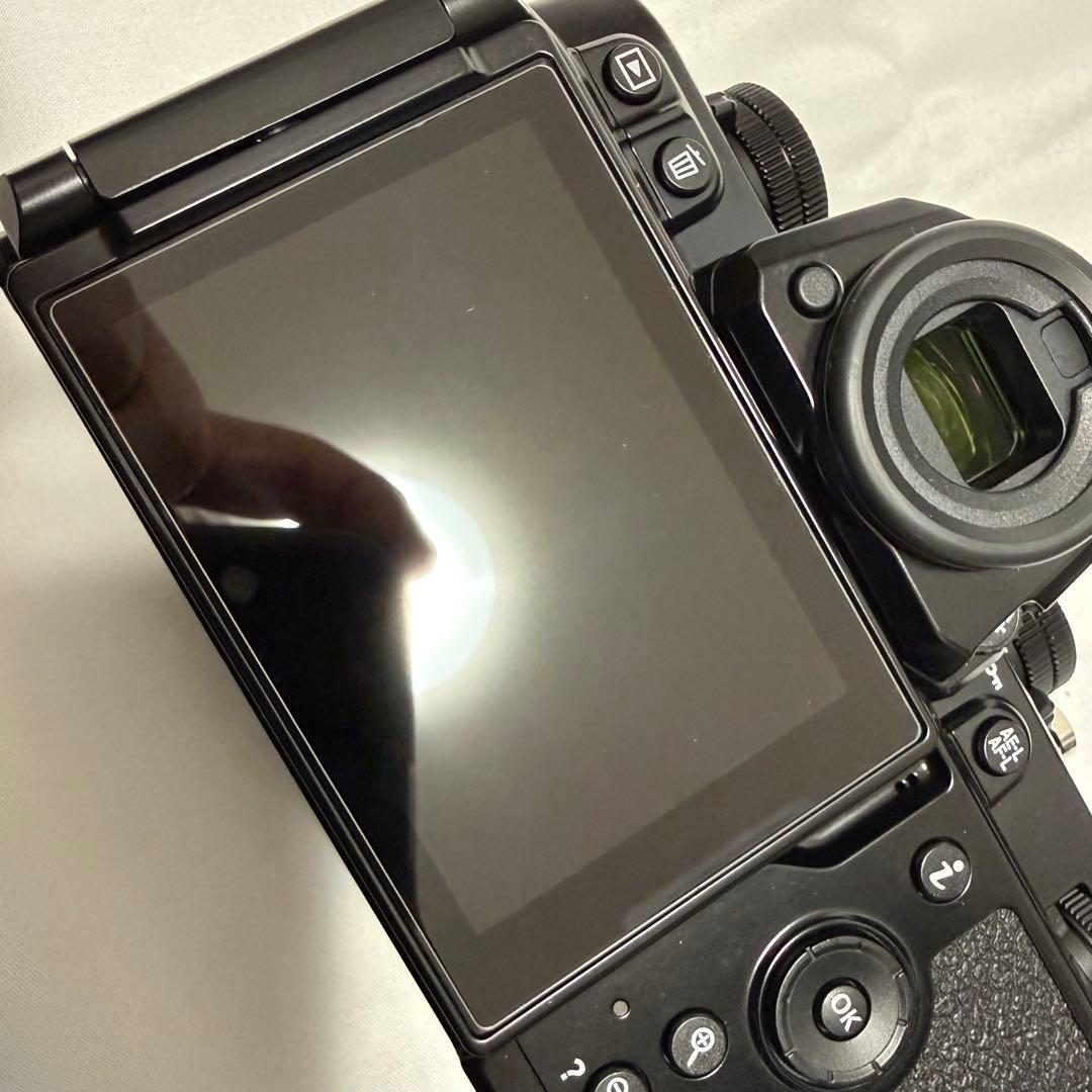 【美品】Nikon Zf ブラック ボディ　サムレスト、ボタンのおまけ付き