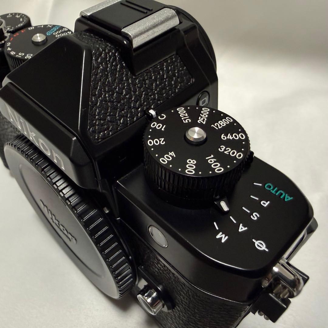 【美品】Nikon Zf ブラック ボディ　サムレスト、ボタンのおまけ付き