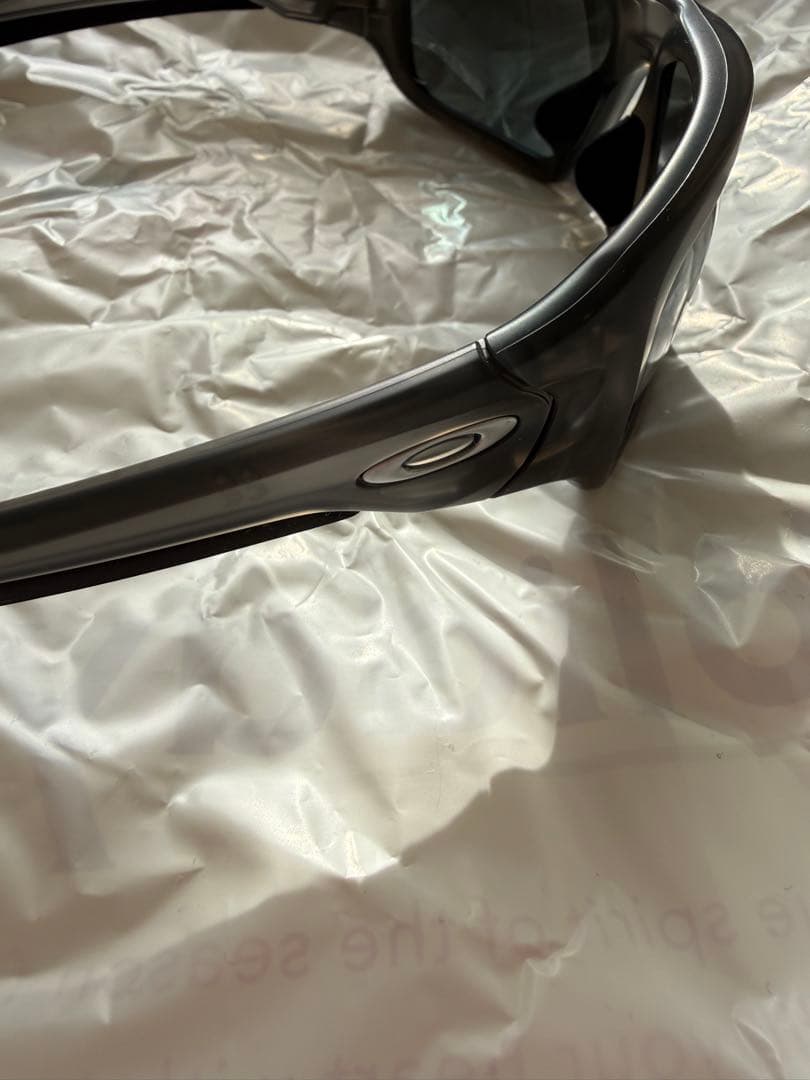 オークリー スポーツサングラス 黒色 偏光 OO9236-06