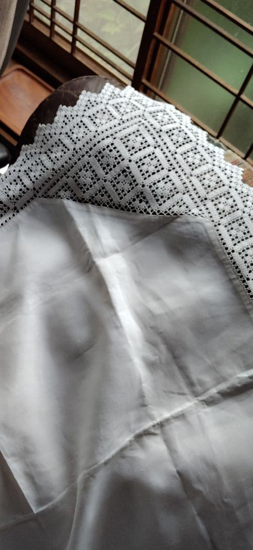 ロンドンでみつけた手編みレースのテーブルクロス