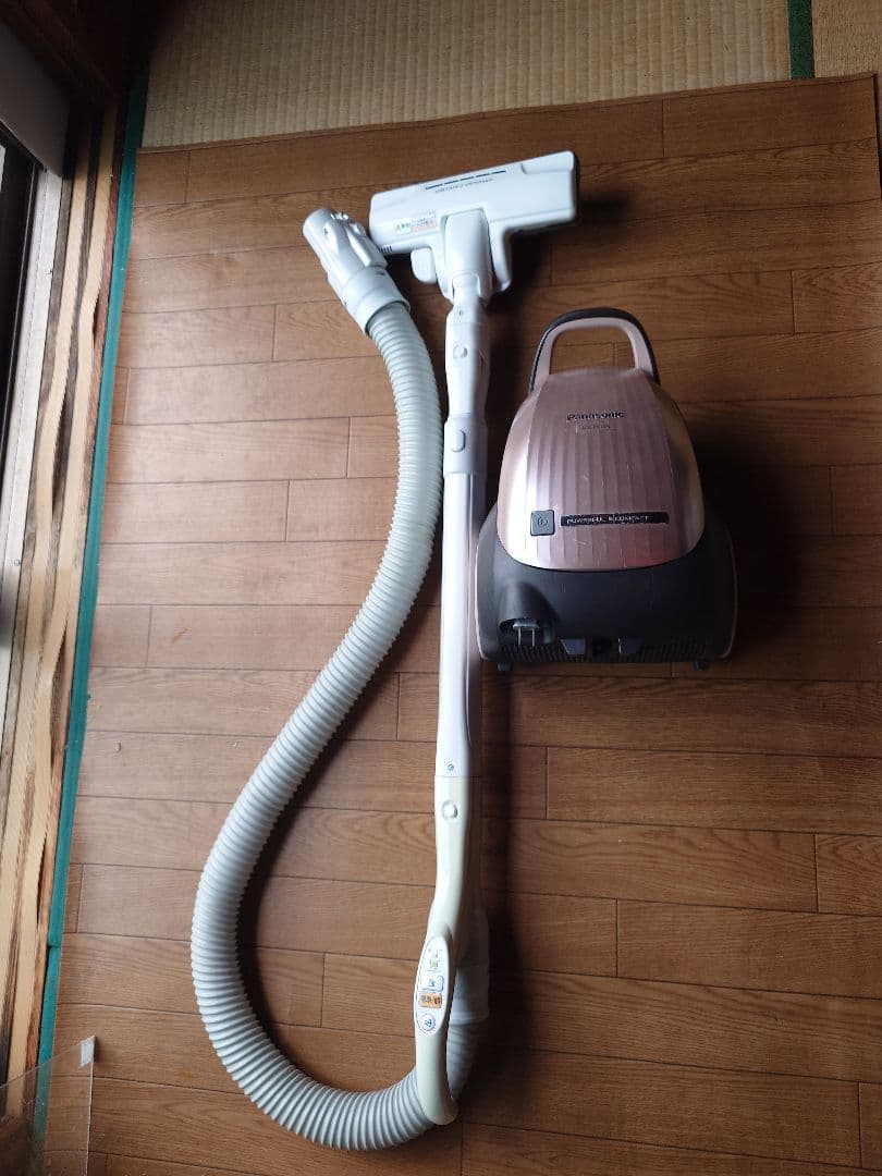 抜粋な吸引力ですPanasonic製キャニスター 紙パック掃除機、2019年。
