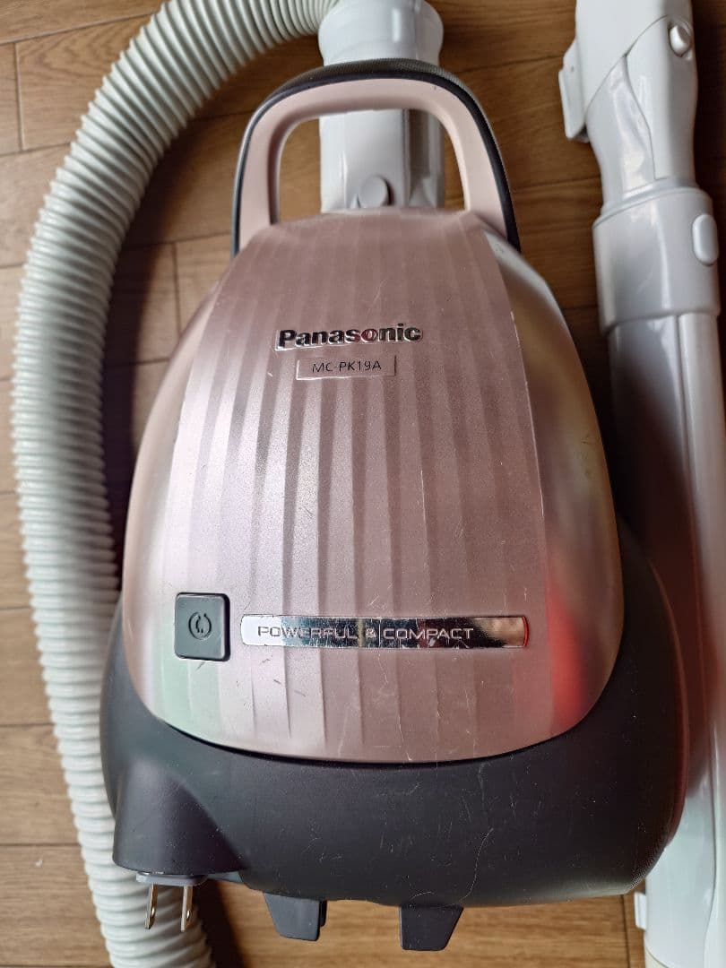 抜粋な吸引力ですPanasonic製キャニスター 紙パック掃除機、2019年。