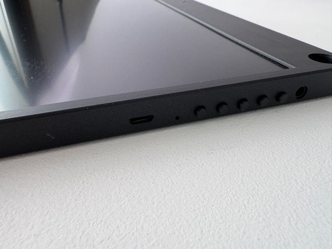 14インチ 4Kモバイルディスプレイ 3840x2160