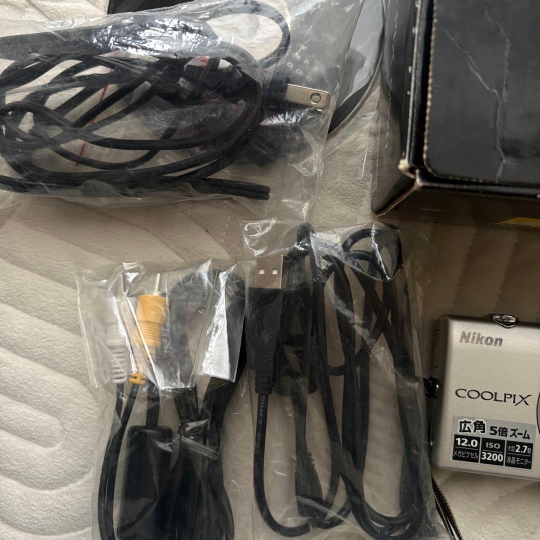 【完動品】Nikon Coolpix S570 デジタルカメラ 充電器付