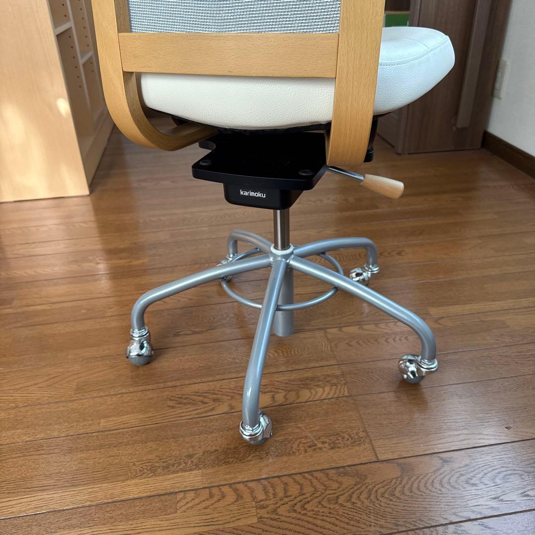 カリモク　デスクチェア　白（アイボリー）　XT4100HS