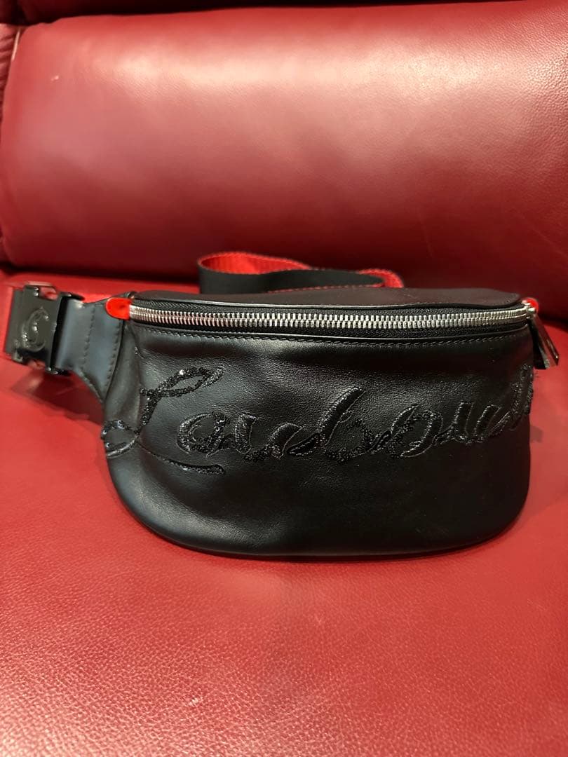 クリスチャン　ルブタン　ポーチ