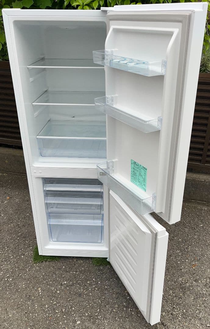 ハイセンス大型2ドア冷凍冷蔵庫175L LED照明自動霜取り機能付き2023年製